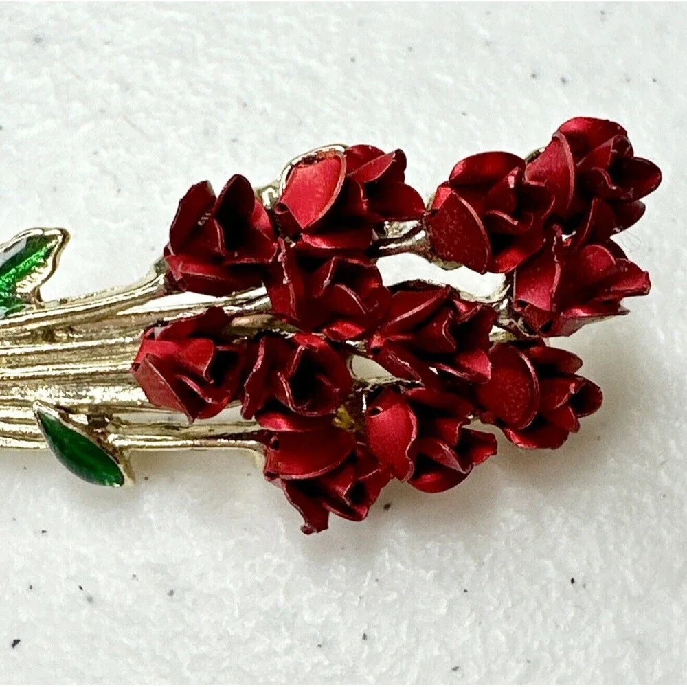 Vintage Brooch. Signed DMC 97. One Dozen Long‎ Stem Roses. Goldtone